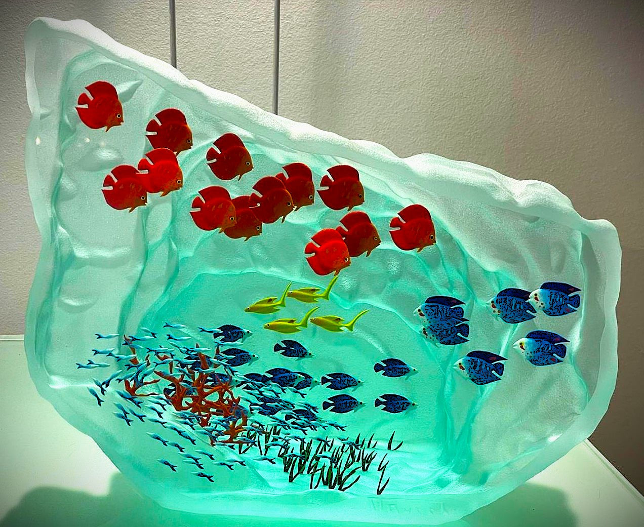 Sculpture poissons n°29 horizontale M.M. avec Discus rouges